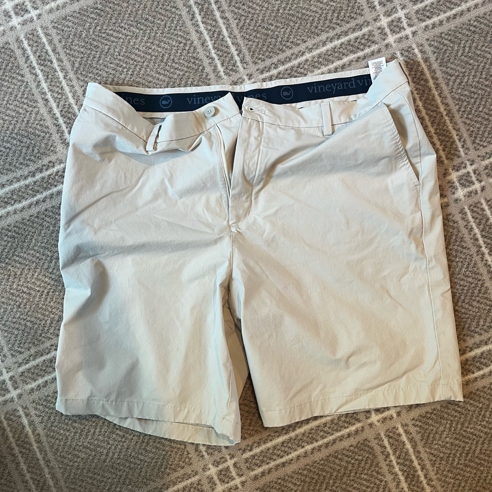 Vineyard Vines Cream Flat Front Men Shorts